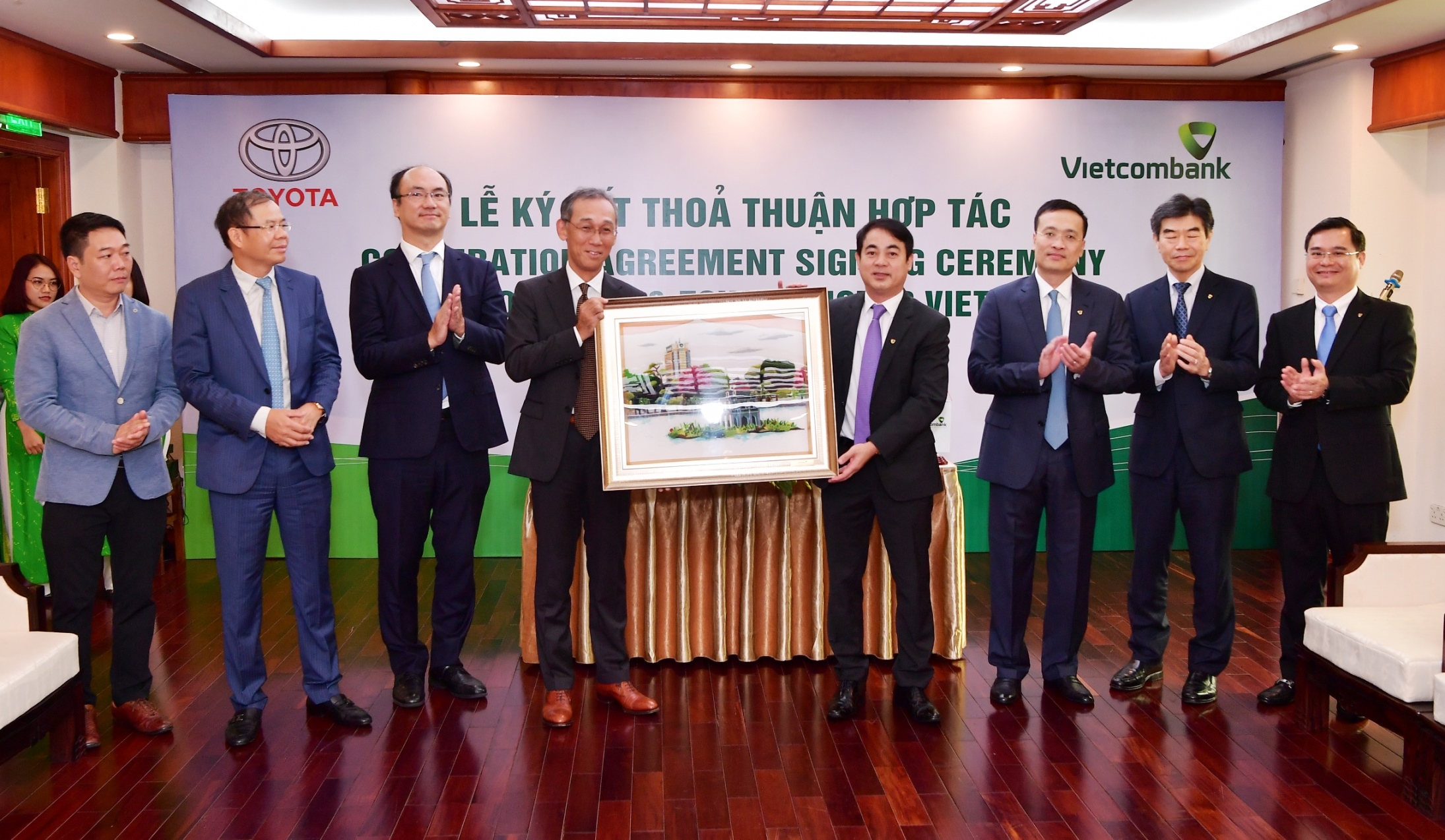 Vietcombank v&agrave; Toyota Motor Việt Nam k&yacute; kết Thỏa thuận Hợp t&aacute;c