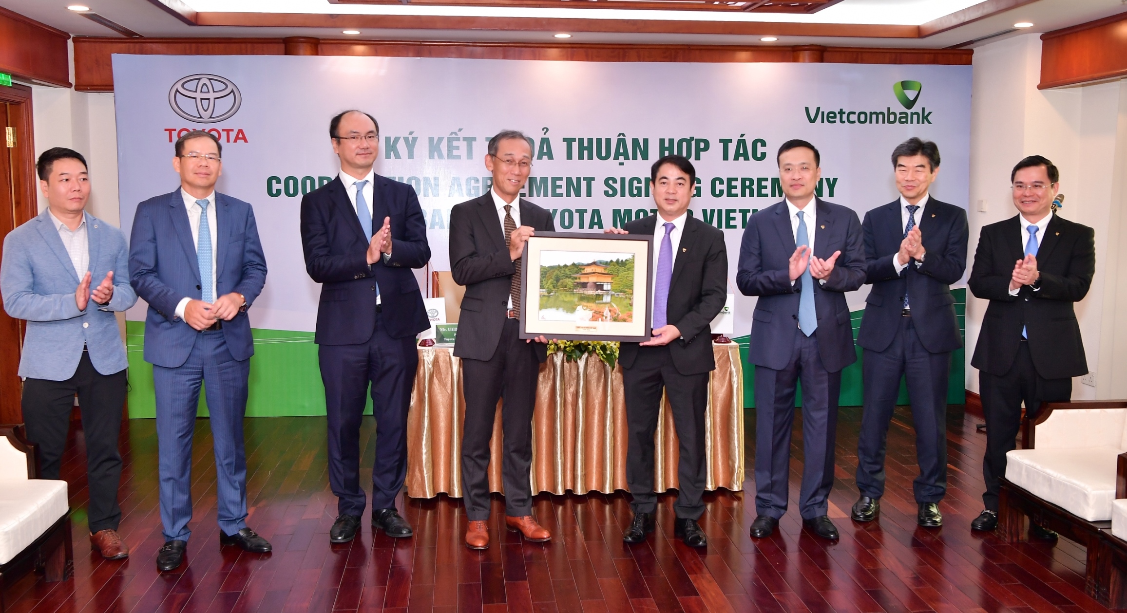 Vietcombank v&agrave; Toyota Motor Việt Nam k&yacute; kết Thỏa thuận Hợp t&aacute;c