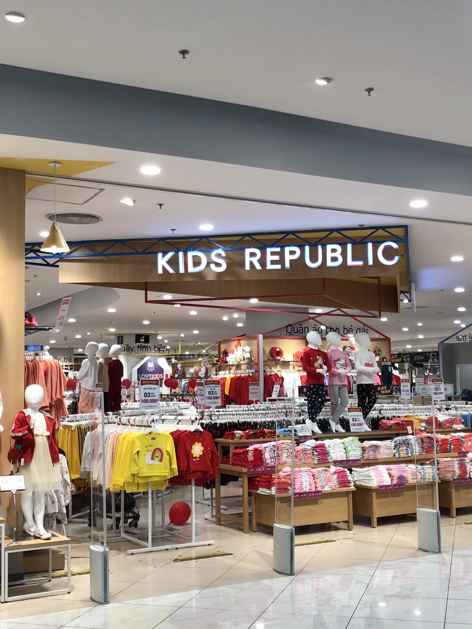 AEON MALL H&agrave; Đ&ocirc;ng b&aacute;n h&agrave;ng may mặc thiếu tem CR, một số sản phẩm kh&ocirc;ng c&oacute; nh&atilde;n phụ tiếng Việt
