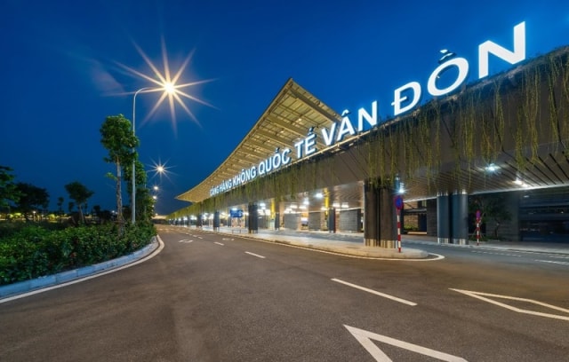 S&acirc;n bay V&acirc;n Đồn tiếp tục đ&oacute;ng cửa để chống dịch