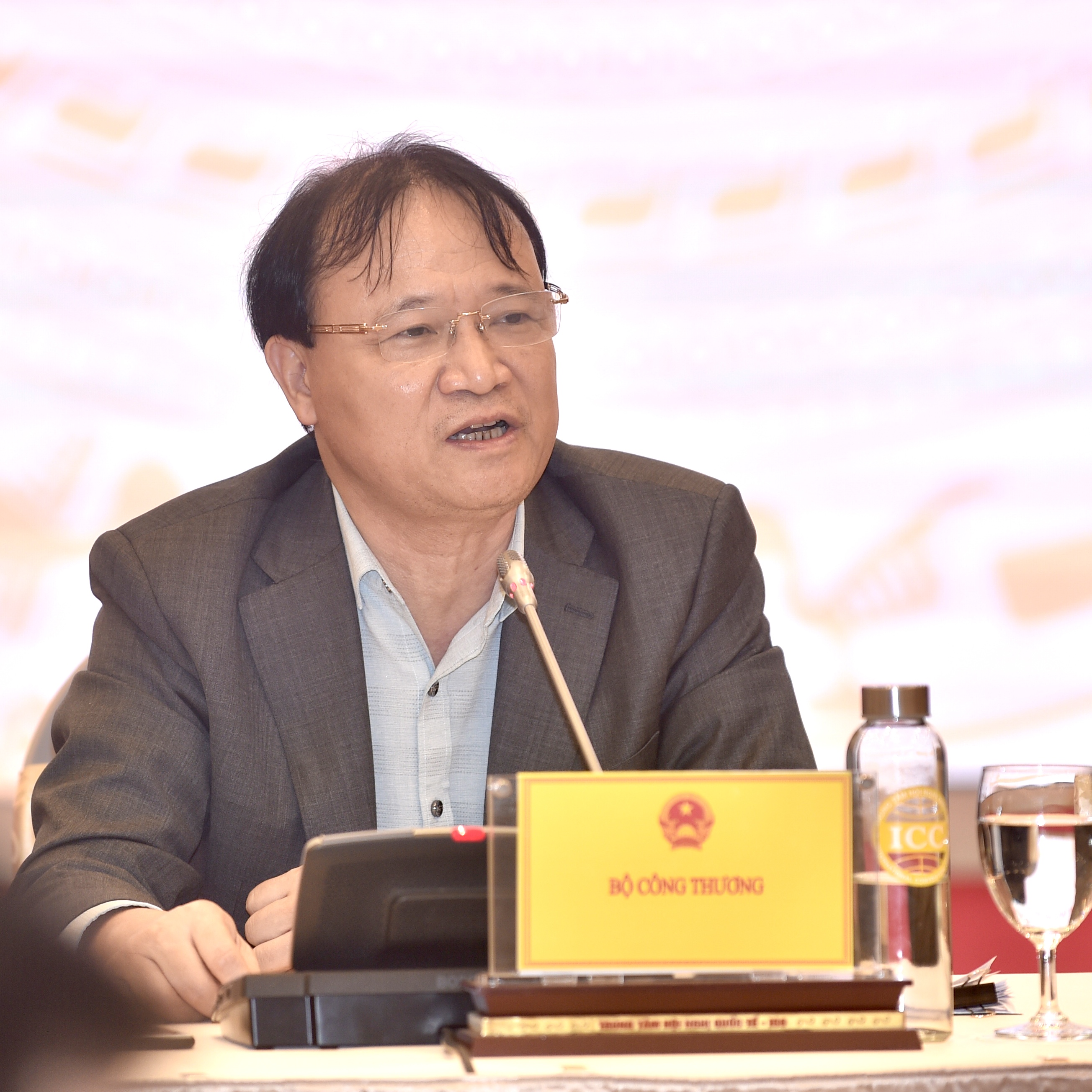  l&agrave; vi phạm ph&aacute;p luật