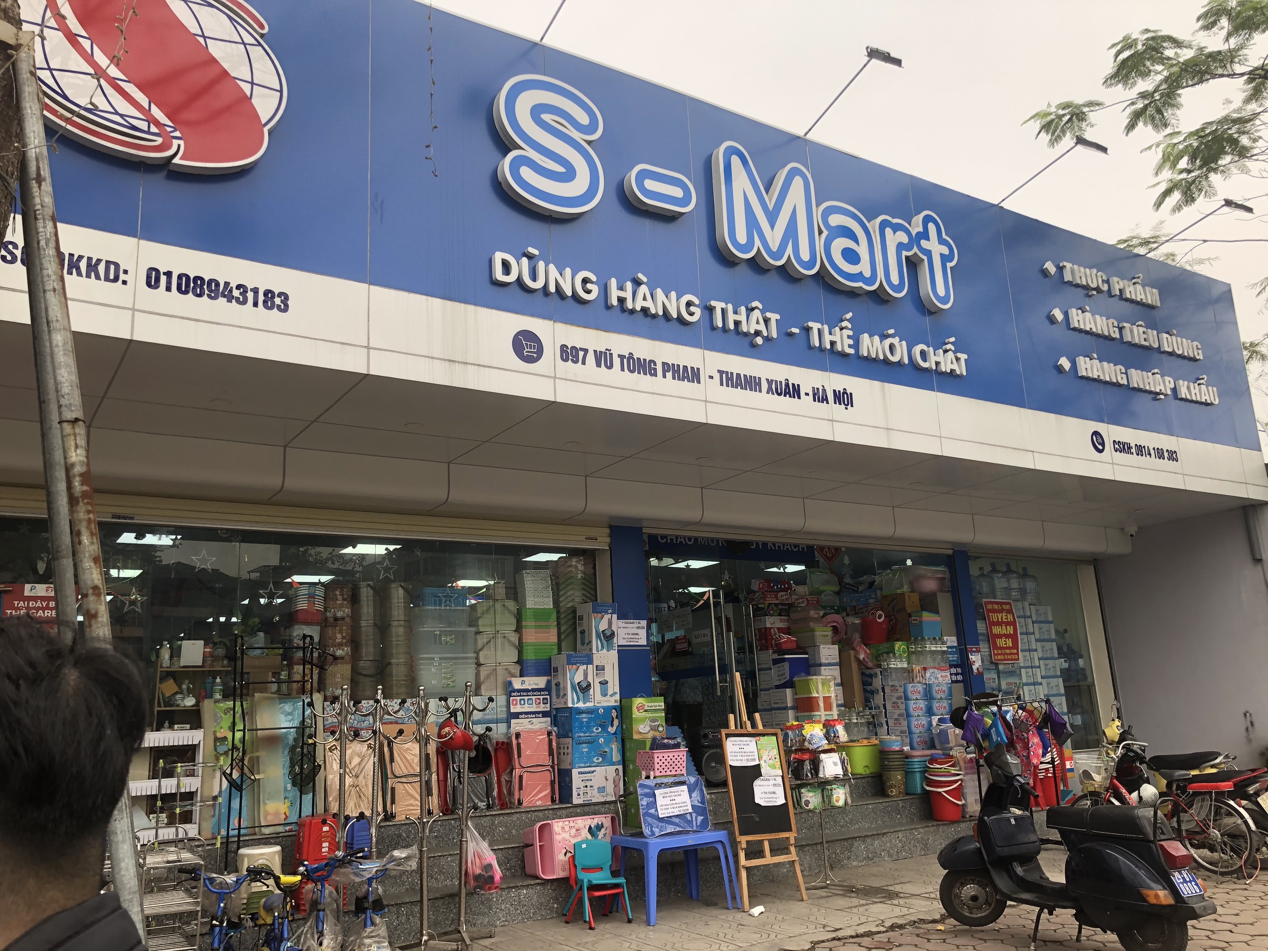 Si&ecirc;u thị S-Mart Vũ T&ocirc;ng Phan b&aacute;n h&agrave;ng hết &lsquo;date&rsquo;, h&agrave;ng h&oacute;a kh&ocirc;ng r&otilde; nguồn gốc?