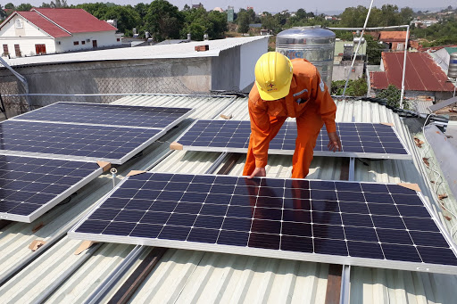 Bộ C&ocirc;ng Thương y&ecirc;u cầu r&agrave; so&aacute;t dự &aacute;n điện mặt trời