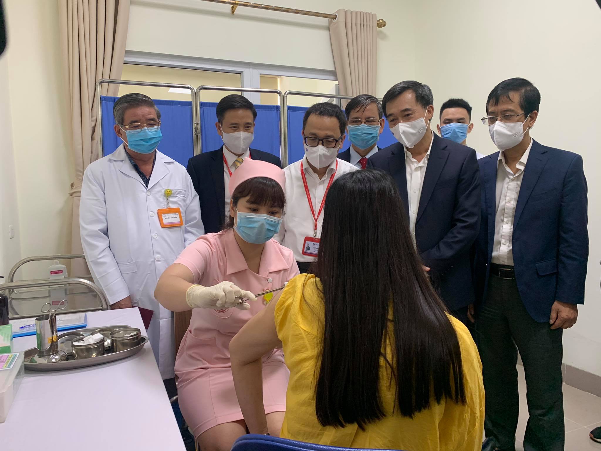 Ch&iacute;nh thức ti&ecirc;m thử nghiệm vaccine COVID-19 thứ 2 'make in Vietnam'