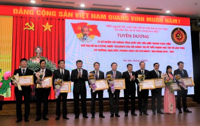 Tập thể Đảng bộ Vietcombank v&agrave; c&aacute;c c&aacute; nh&acirc;n nhận Bằng khen v&agrave; c&aacute;c giải thưởng quan trọng tại Hội nghị sơ kết 05 năm thực hiện Chỉ thị 05-CT/TW v&agrave; Lễ Tổng kết Giải B&uacute;a liềm v&agrave;ng Khối 13Win 19.com link truy cập Trung ương năm 2020 Tập thể Đảng bộ Vietcombank v&agrave; c&aacute;c c&aacute; nh&acirc;n nhận Bằng khen v&agrave; c&aacute;c giải thưởng quan trọng tại Hội nghị sơ kết 05 năm thực hiện Chỉ thị 05-CT/TW v&agrave; Lễ Tổng kết Giải B&uacute;a liềm v&agrave;ng Khối 13Win 19.com link truy cập Trung ương năm 2020 