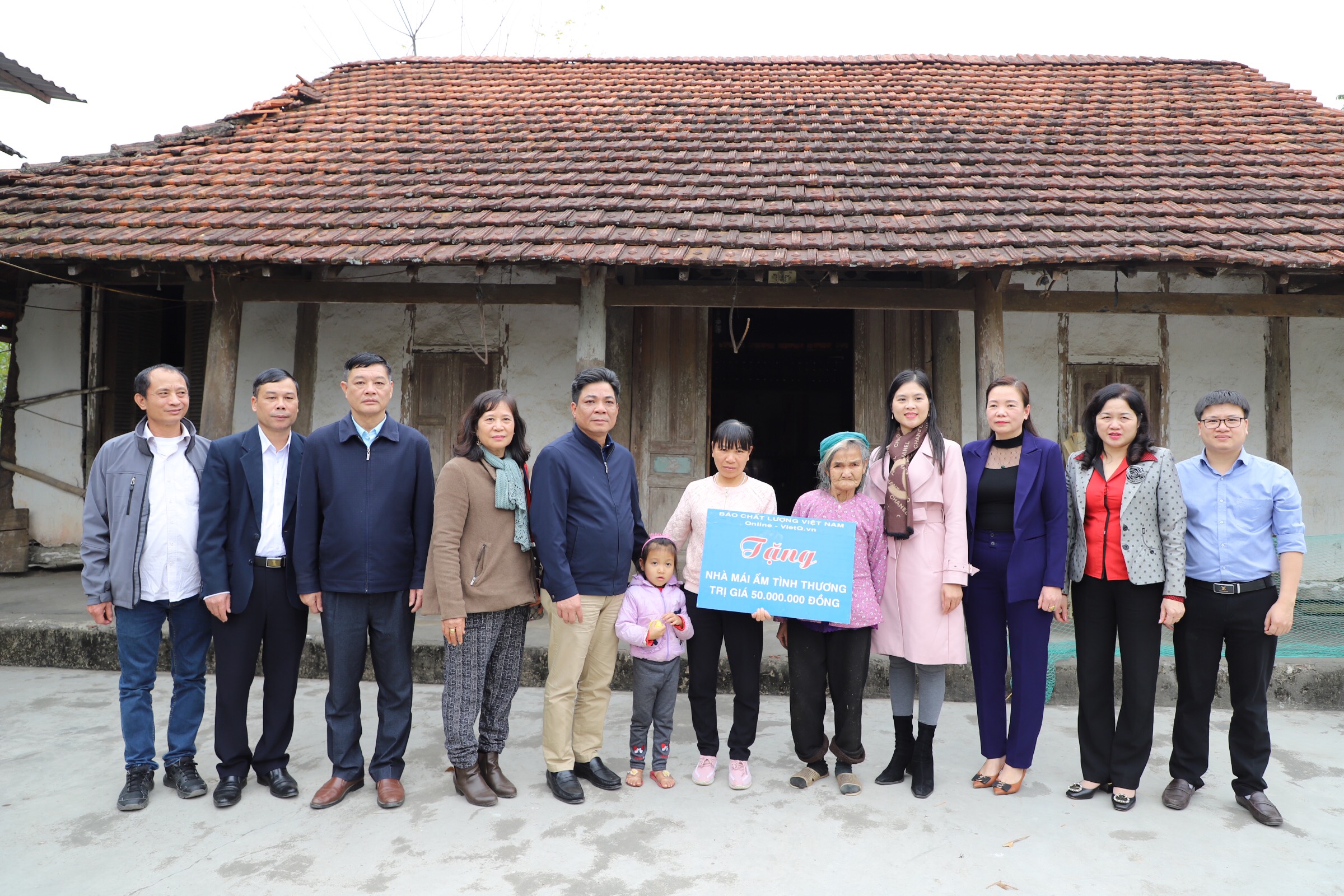 Chất lượng Việt Nam online c&ugrave;ng Hội LHPN Th&aacute;i Nguy&ecirc;n kh&aacute;nh th&agrave;nh v&agrave; b&agrave;n giao Nh&agrave; m&aacute;i ấm t&igrave;nh thương 