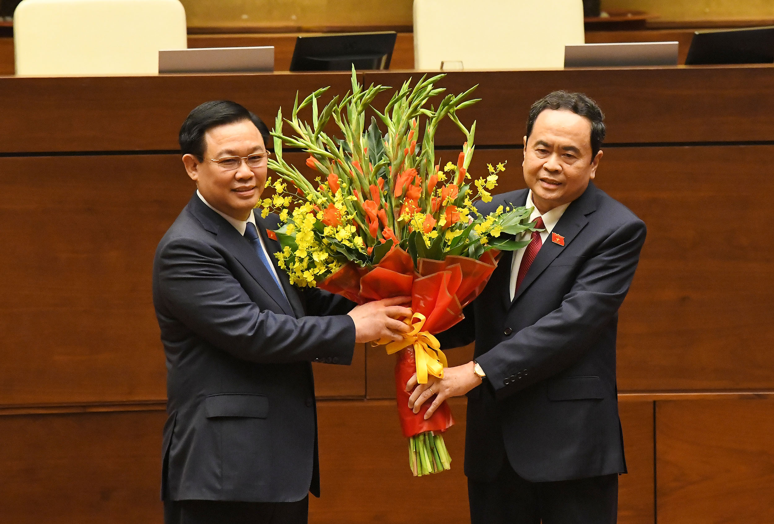 Chủ tịch Quốc hội Vương Đ&igrave;nh Huệ đ&atilde; thực hiện nghi lễ tuy&ecirc;n thệ nhậm chức