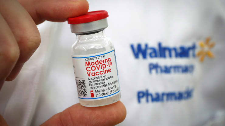 Thủ tướng y&ecirc;u cầu Bộ Y tế đ&agrave;m ph&aacute;n mua vaccine do 4 hiệp hội đề xuất