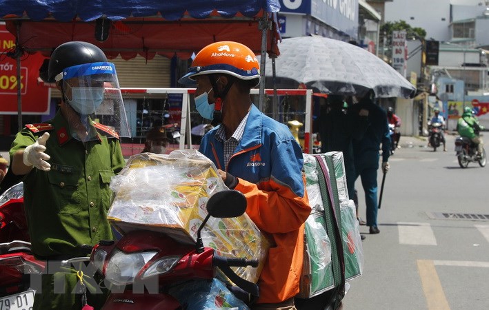 TP.HCM: Xem x&eacute;t cho shipper hoạt động li&ecirc;n quận