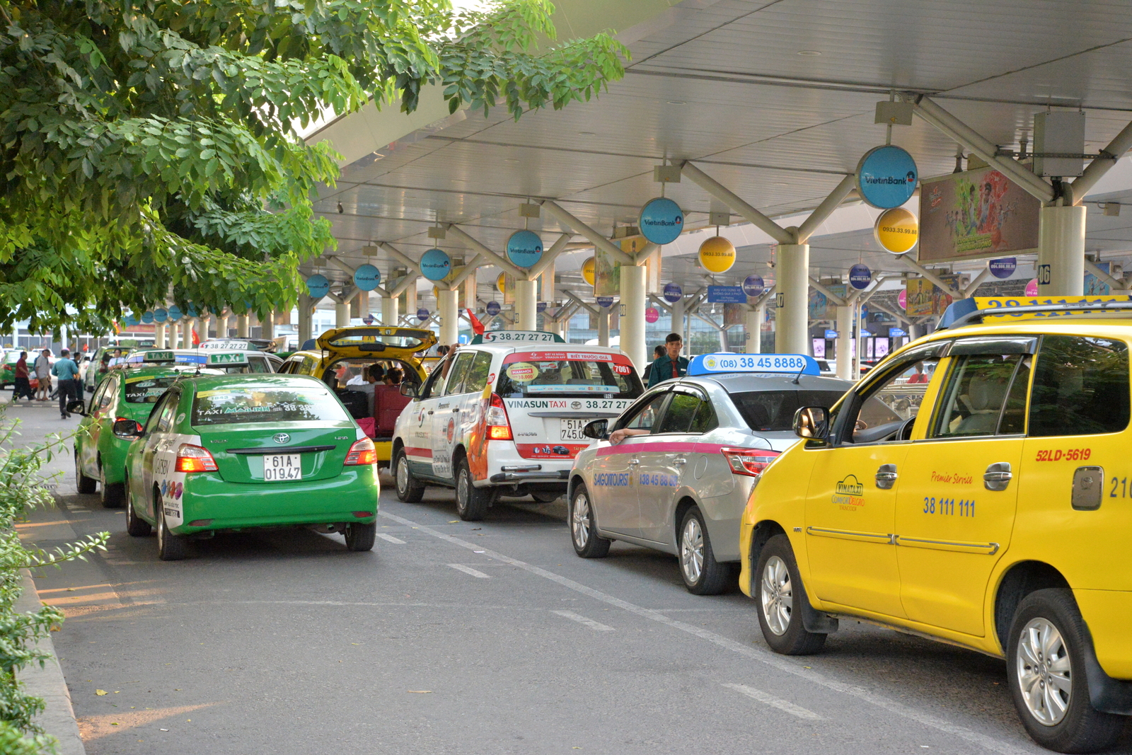 Ngăn chặn t&igrave;nh trạng xe taxi d&ugrave; ch&egrave;o k&eacute;o, &eacute;p gi&aacute; h&agrave;nh kh&aacute;ch tại s&acirc;n bay T&acirc;n Sơn Nhất