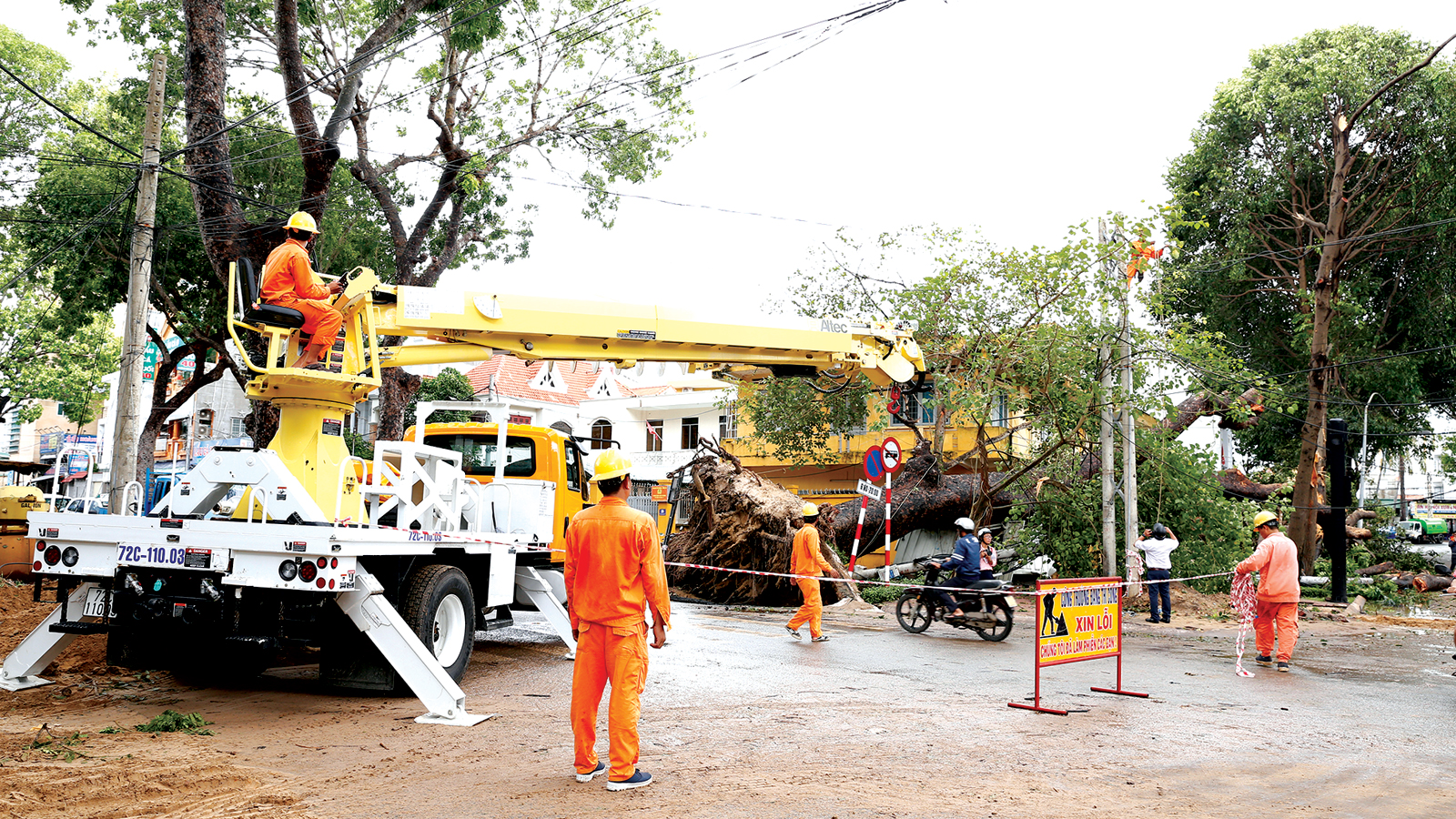 M&ugrave;a mưa b&atilde;o sử dụng điện như thế n&agrave;o để đảm bảo an to&agrave;n?
