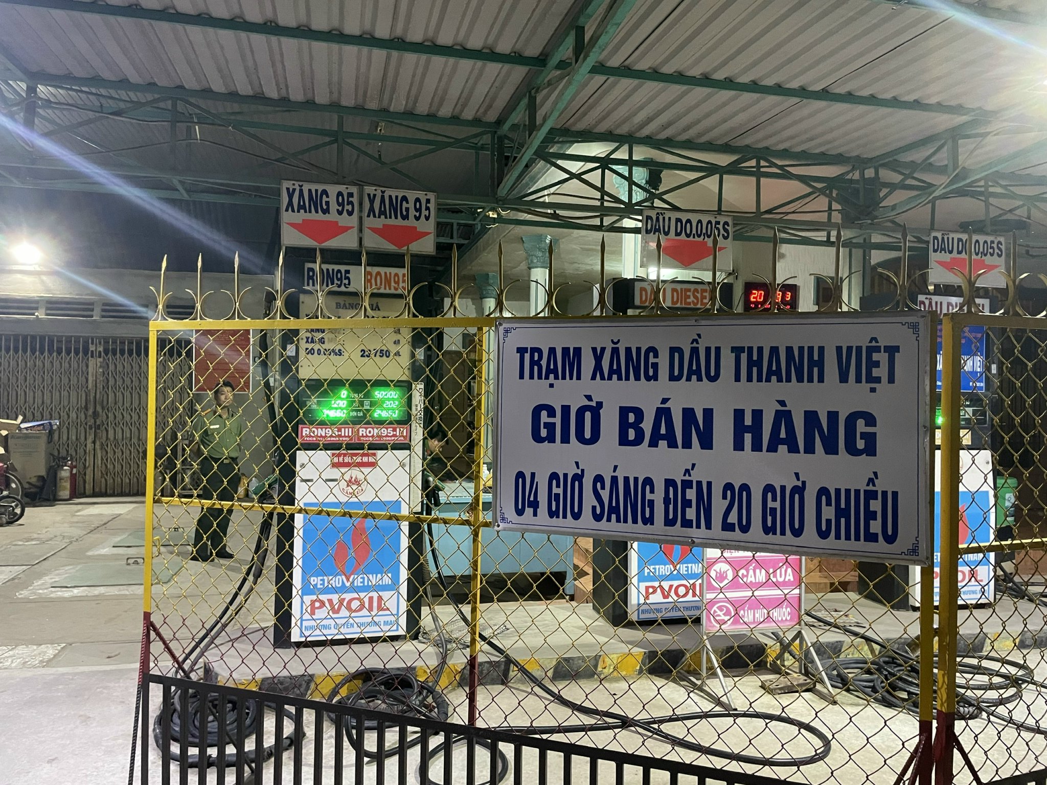 Giảm thời gian b&aacute;n h&agrave;ng so với ni&ecirc;m yết, một cửa h&agrave;ng xăng dGiảm thời gian b&aacute;n h&agrave;ng so với ni&ecirc;m yết, một cửa h&agrave;ng xăng dầu tại T&acirc;y Ninh bị phạt tại T&acirc;y Ninh bị phạt