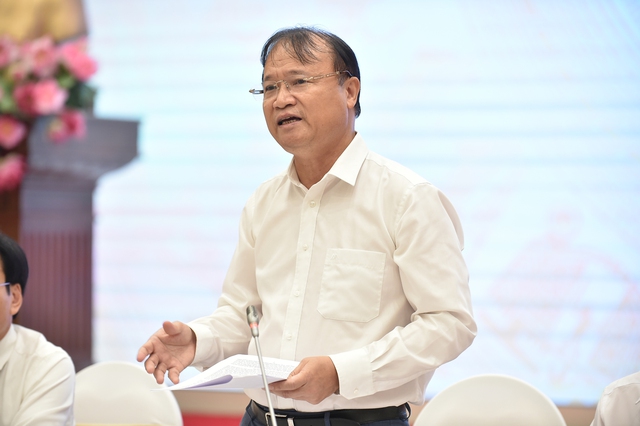 Bộ C&ocirc;ng Thương n&oacute;i g&igrave; khi gi&aacute; dầu lần đầu ti&ecirc;n cao hơn gi&aacute; xăng?