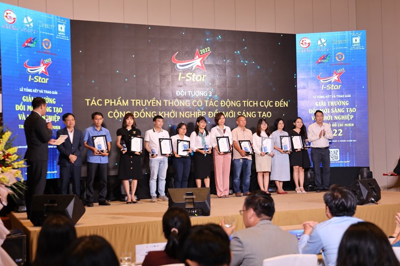 10 hồ sơ xuất sắc nhất được trao giải Giải thưởng Đổi mới s&aacute;ng tạo v&agrave; khởi nghiệp TPHCM năm 2022