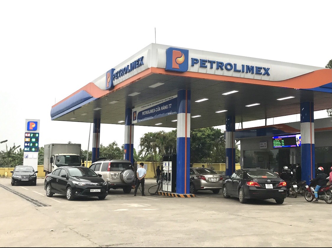TP.HCM: Việc thiếu xăng dầu chỉ còn diễn ra ở c&aacute;c cửa h&agrave;ng tư nh&acirc;n