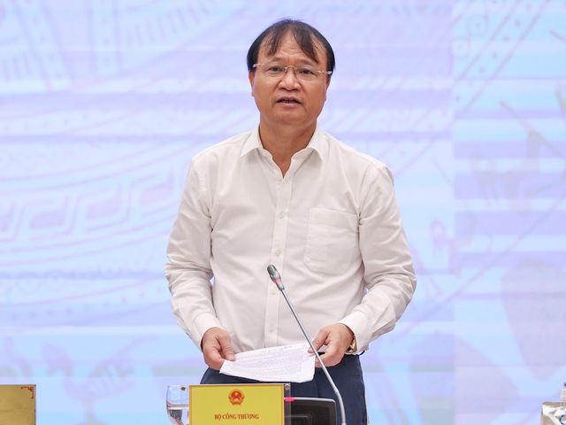 Thứ trưởng Bộ C&ocirc;ng Thương Đỗ Thắng Hải nh&acirc;̣n định, t&igrave;nh h&igrave;nh thị trường mặt h&agrave;ng xăng dầu tr&ecirc;n thế giới v&agrave; khu vực vừa qua hết sức l&agrave; bất thường v&agrave; nhiều chuy&ecirc;n gia cho rằng l&agrave; ''dị biệt''. 