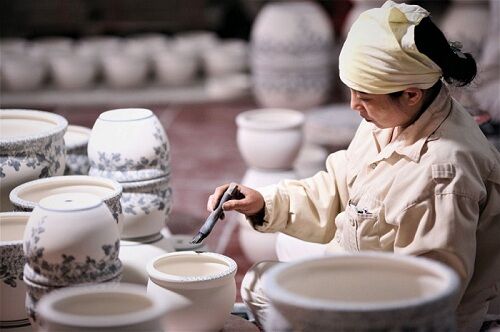  Nghệ nh&acirc;n l&agrave;ng nghề gốm B&aacute;t Tr&agrave;ng