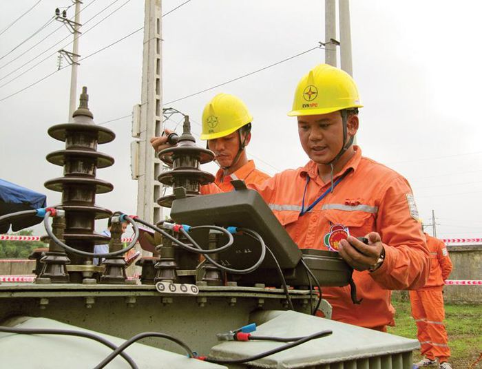  Ngay từ những ngày đ&acirc;̀u ti&ecirc;n, EVNNPC đ&atilde; th&agrave;nh lập lại ban chỉ đạo triển khai 5S từ Văn ph&ograve;ng ra lưới điện; khảo s&aacute;t, đ&aacute;nh gi&aacute; lại hệ thống quản l&yacute; theo ti&ecirc;u chuẩn 5S của c&aacute;c đơn vị th&agrave;nh vi&ecirc;n; chuẩn h&oacute;a gi&aacute;o tr&igrave;nh đ&agrave;o tạo, phương ph&aacute;p tư vấn; x&acirc;y dựng bộ ti&ecirc;u ch&iacute; 5S đối với lưới điện