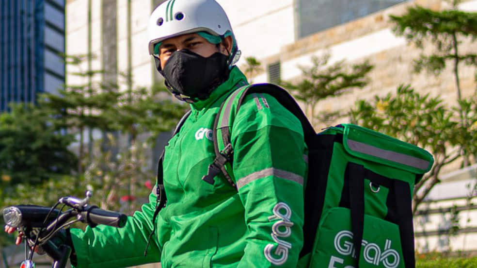 Grab lại thu th&ecirc;m phụ ph&iacute; Tết