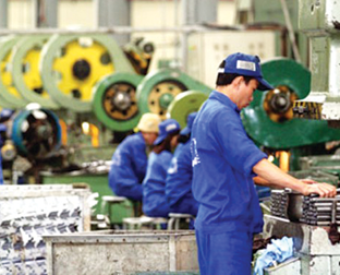 Sản xuất c&ocirc;ng nghiệp phục hồi t&iacute;ch cực, chuỗi cung ứng được nối lại