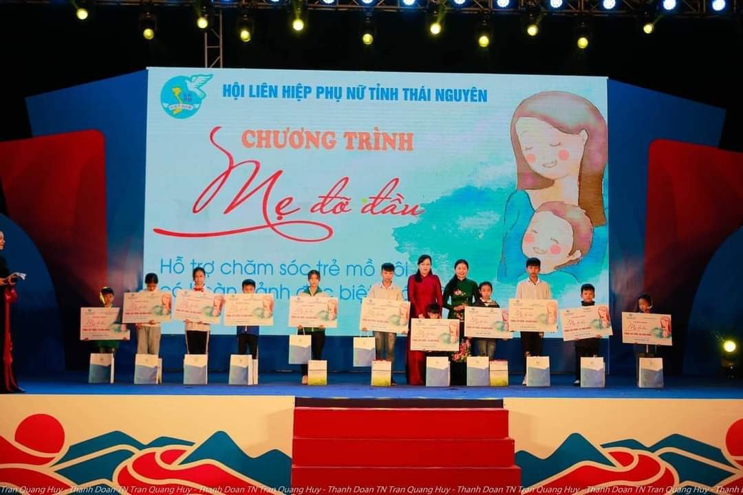 Hội LHPN tỉnh Th&aacute;i Nguy&ecirc;n phối hợp c&aacute;c đơn vị, tổ chức, c&aacute; nh&acirc;n nhận đỡ đầu 11 trẻ mồ c&ocirc;i 