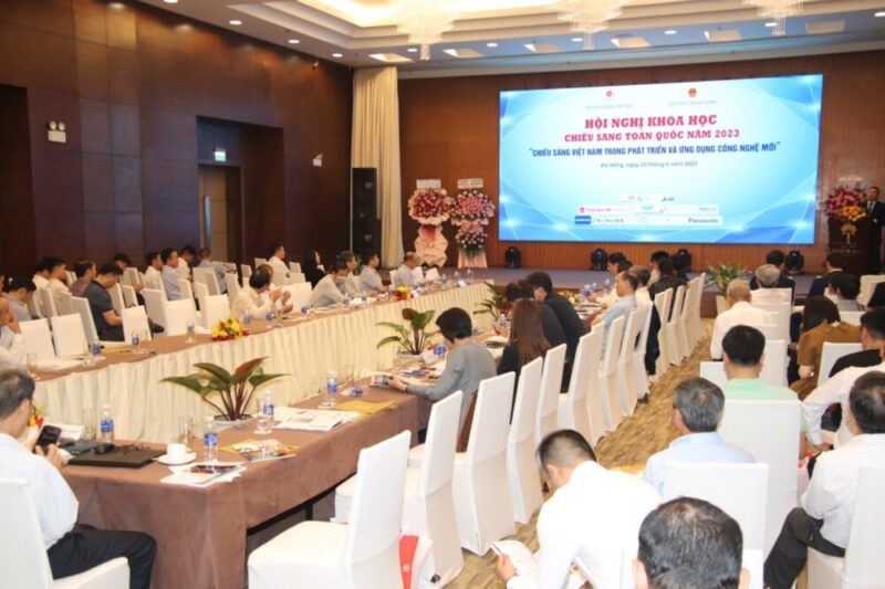 GS.TS Nguyễn Hồng Tiến - Chủ tịch Hội Chiếu s&aacute;ng Việt Nam khai mạc hội nghị.