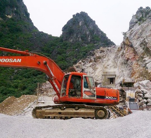 Nổ m&igrave;n ở xưởng đ&aacute; T&acirc;n Sơn