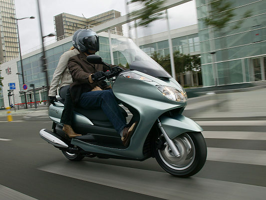 Yamaha YP400R cùng với Yamaha XV950R và MT-09 bị thu hồi