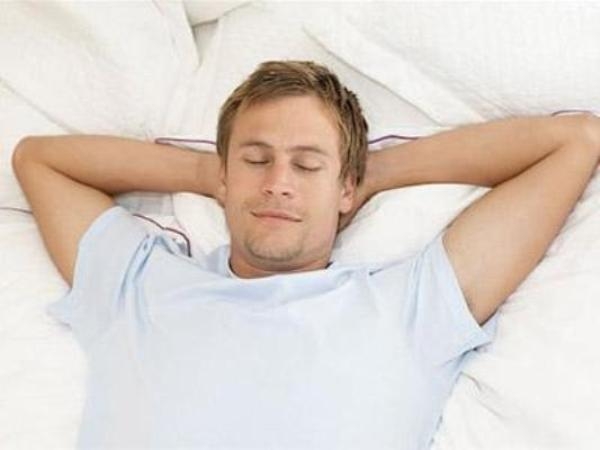 Để kh&ocirc;ng bị yếu sinh l&yacute;, c&aacute;nh m&agrave;y r&acirc;u n&ecirc;n tập cho m&igrave;nh th&oacute;i quen nằm ngửa khi ngủ