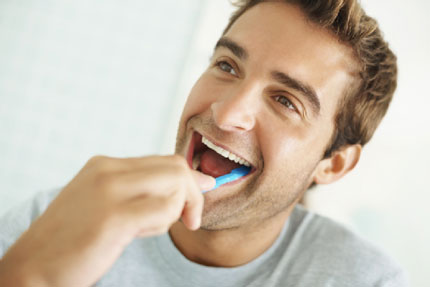 C&aacute;c qu&yacute; &ocirc;ng n&ecirc;n ch&uacute; &yacute; vệ sinh răng miệng sạch sẽ để tr&aacute;nh nguy cơ mắc bệnh yếu sinh l&yacute;