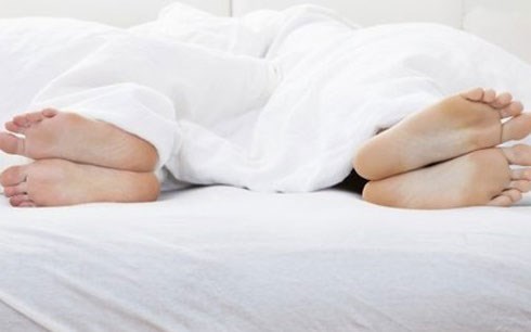 Kh&ocirc;ng chỉ khiến nam giới bị yếu sinh l&yacute;, ăn qu&aacute; nhiều đồ ngọt mỗi ng&agrave;y c&ograve;n l&agrave;m tăng nguy cơ mắc bệnh phụ khoa ở nữ giới