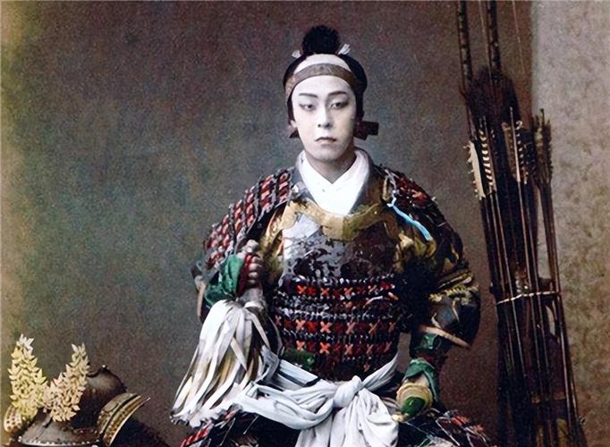 Vượt lên chứ không thể chỉ đi tắt đón đầu