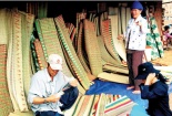 Thưởng tết bằng chiếu cói, thảm lau chân, ốc vít 