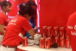 In tên lên lon Coca-cola: Lợi mình hại người! 