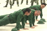 Bố ơi, mình đi đâu thế?: Bố con cùng toát mồ hôi với kỷ luật quân đội