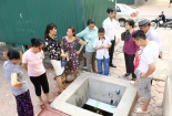 Hơn 300 hộ dân Hà Nội xếp hàng chờ vét nước như thời bao cấp
