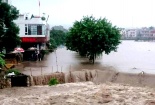 Quảng Ninh: Uông Bí ngập lụt sâu, lực lượng lính thủy đánh bộ ‘ra trận’ 
