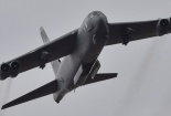 B-52 Mỹ lỡ ‘bay nhầm’, chỉ cách đảo trái phép trên Biển Đông 3km