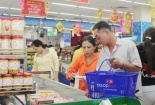 Siêu thị 'giảm giá hết ga' những ngày cuối năm