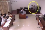 Người đàn ông gây sốc vì đại tiện trong phòng xử án