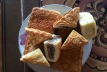 Bánh trung thu 4.000 đồng/cái: Mua cả thùng ăn cho đã