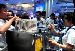 Ngập tràn món ăn truyền thống Đức trong lễ hội bia ở Sài Gòn