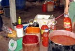 ‘Bắt sống’ hàng loạt cơ sở sản xuất tương ớt đầu độc người dân