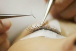Thận trọng kẻo mù vĩnh viễn vì 'nghiện' nối mi giả