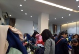 Hà Nội: 'Tranh cướp' hàng hiệu giảm giá từ 2 triệu xuống còn 200 nghìn