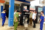 Hàng loạt cơ sở kinh doanh xăng dầu bị 'sờ gáy'