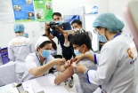 Gần 16.000 người được tiêm vaccine COVID-19