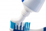 Cảnh báo chất triclosan trong kem đánh răng và đồ chơi gây hại cho đường ruột