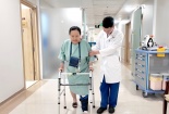 Gần như mất khả năng vận động, bệnh nhân được ‘hồi sinh’ đôi chân nhờ phẫu thuật bằng robot AI tại Vinmec Nha Trang