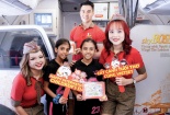 Bất ngờ trên mây: Hành khách nhí thích thú nhận quà A13win Ưu đãi Vip Thiếu nhi cùng Vietjet